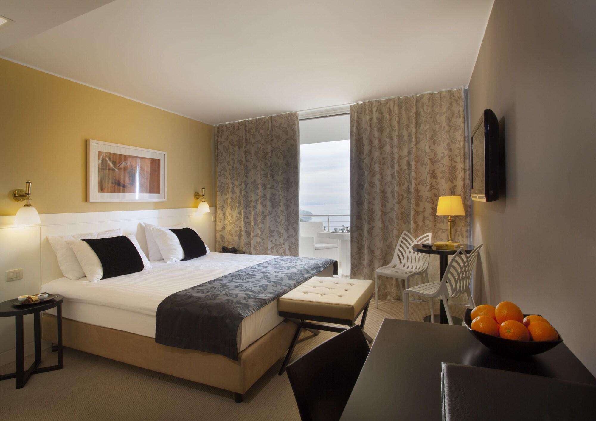 Hotel Laurus - Liburnia Опатия Екстериор снимка